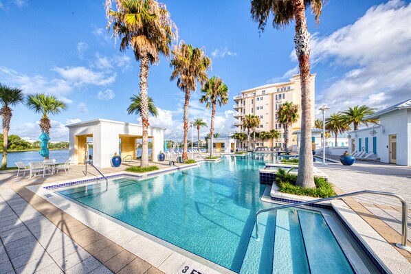Outdoor pool - Carillon Beach Inn by Vacasa (Panama City Beach)