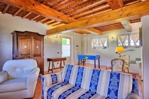 Panoramic-Villa, 2 Schlafzimmer | Wohnbereich | Flachbildfernseher