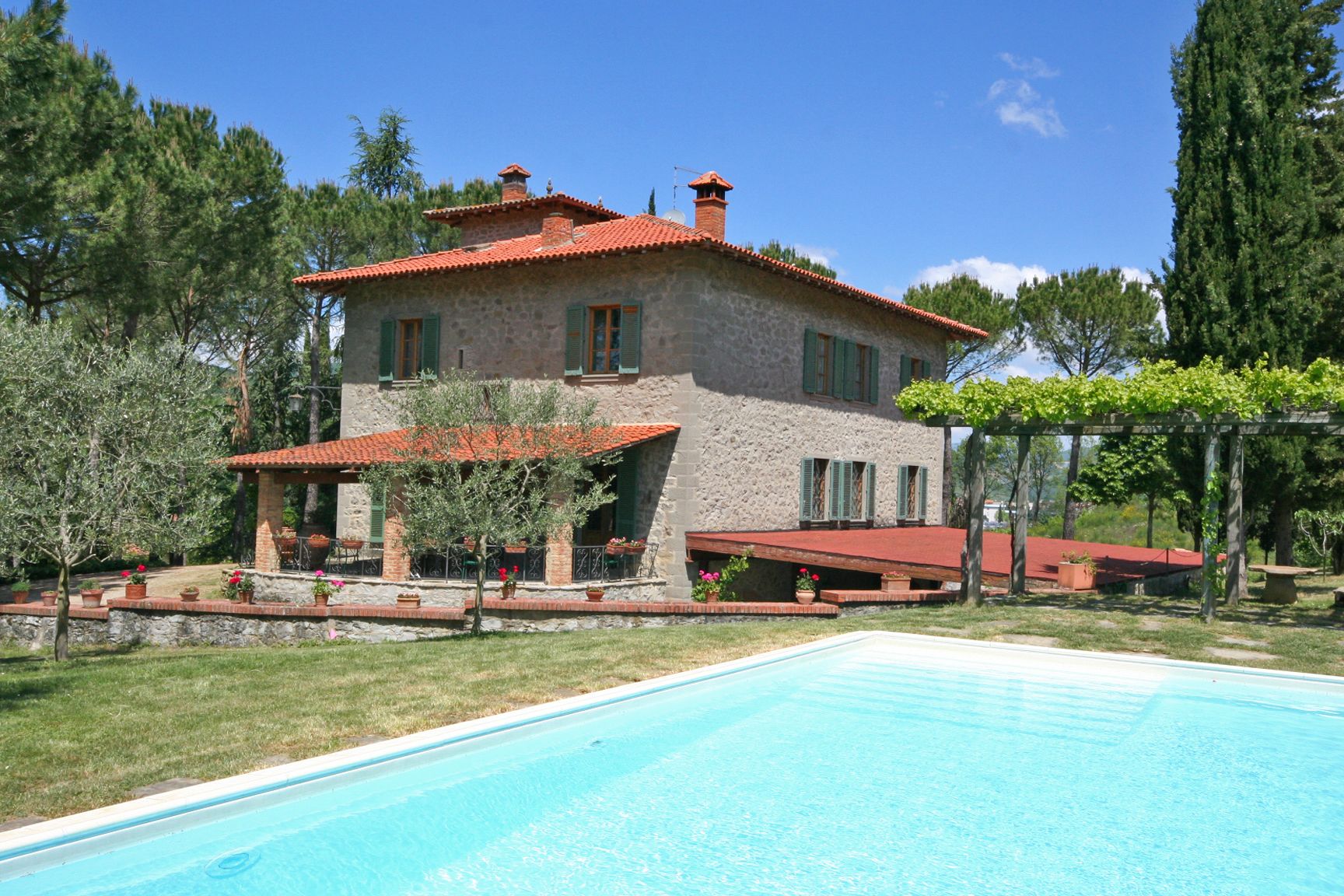Piscine extérieure en saison