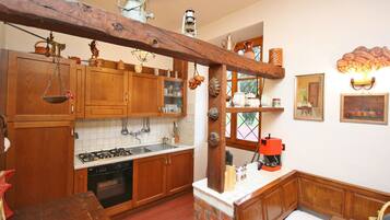 Panoramic Villa, 5 Bedrooms (Villa Lo Scoiattolo) | Private kitchen | Fridge, microwave, stovetop, coffee/tea maker