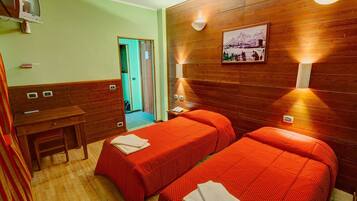 Standardværelse med dobbeltseng eller 2 enkeltsenge - bjergudsigt | Pengeskab på værelset, baby-/barnesenge (tillægsgebyr)