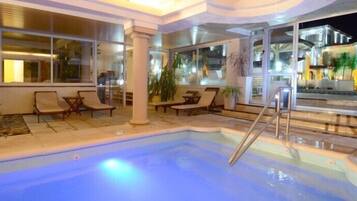 Bañera de hidromasaje interior