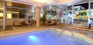 Bañera de hidromasaje interior