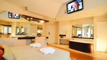 Caja de seguridad en la habitación, cunas gratuitas y ropa de cama