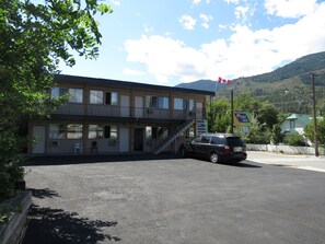 مدخل المنشأة