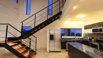 Atlantic Ocean Penthouse, 3 Bedrooms, 3 Bathrooms, Kitchen & 1 plunge pool | Private kitchen | Full-size fridge, microwave, oven, stovetop
