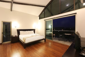 Indian Ocean Penthouse, 3 Bedrooms, 3 Bathrooms, Kitchen &amp; 2 plunge pools | 1 chambre, literie de qualité supérieure, surmatelas