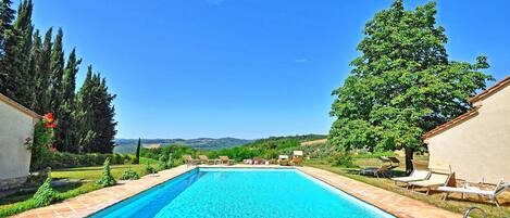 Piscine extérieure (ouverte en saison)