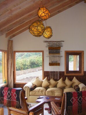 Decoración personalizada, muebles diferentes y escritorio 