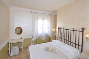 Huvila, 4 makuuhuonetta (Villa Cassia) | 4 makuuhuonetta, työpöytä, ilmainen Wi-Fi, vuodevaatteet