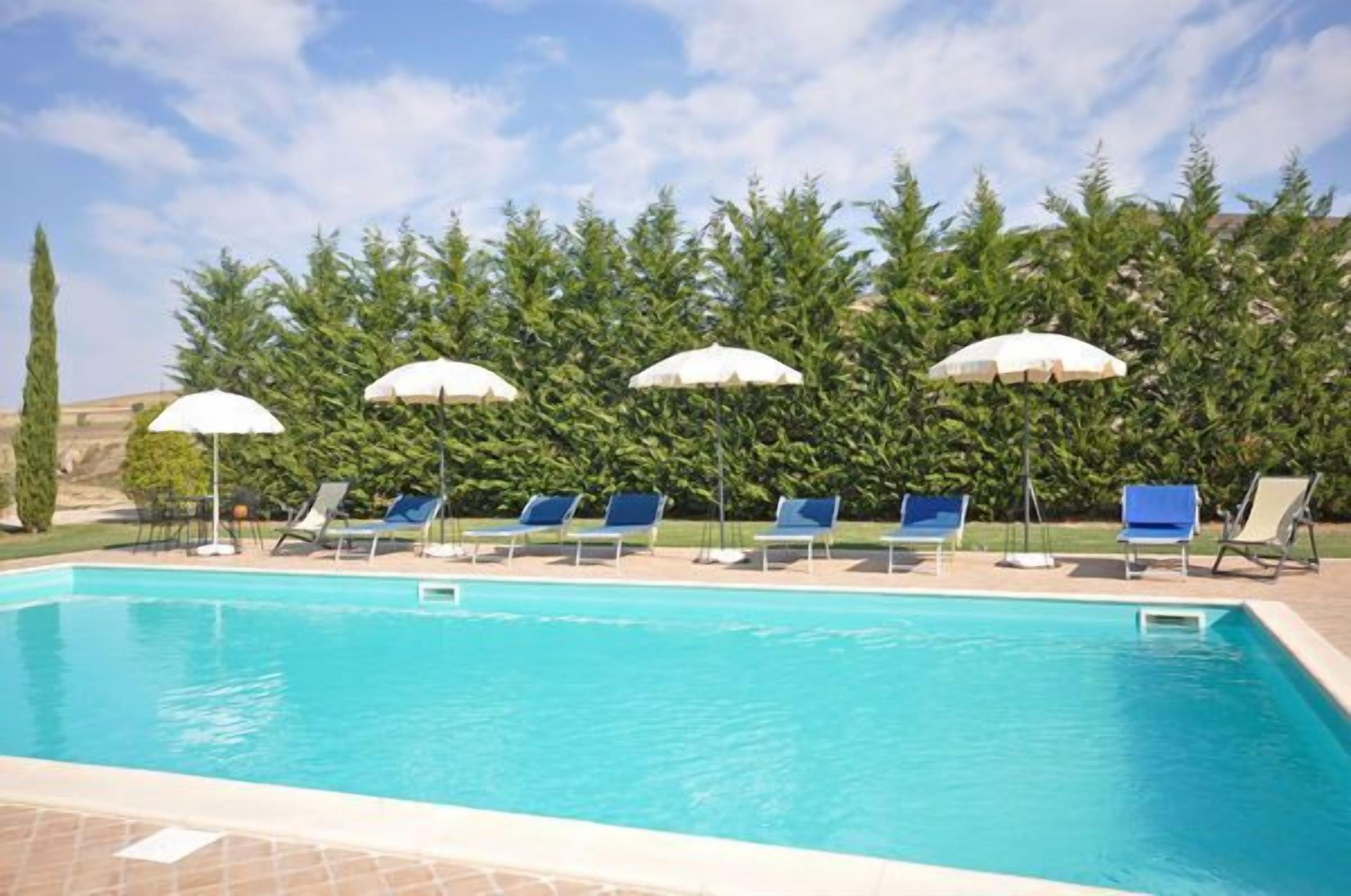 Piscine extérieure (ouverte en saison)