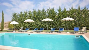 Piscine extérieure (ouverte en saison)