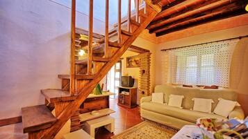 Rumah Panorama, 3 kamar tidur, kolam renang pribadi (Casa Margherita 1) | Area keluarga | TV layar datar