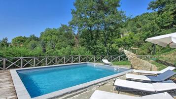 Kolam renang terbuka bermusim