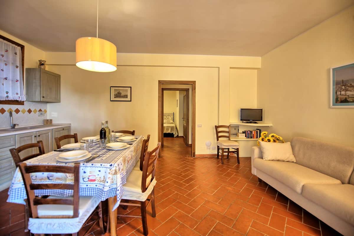Panorama appartement, 3 slaapkamers (Casa Rossa 4) | Privékeuken | Een koelkast, een oven, een kookplaat, een vriezer