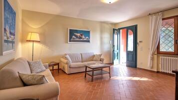 ํ๋
ธ๋ผ๋ฏน ์ํํธ, ์นจ์ค 2๊ฐ (Casa Rossa 6) | ๊ฐ์ค์์ ๋ณด์ด๋ ์ ๋ง