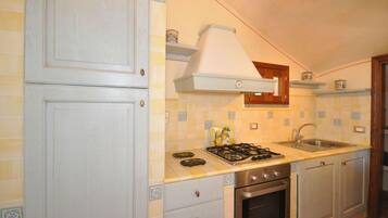 Apartment, 3 Schlafzimmer (Talamone 1) | Eigene Küche | Kühlschrank, Herdplatte