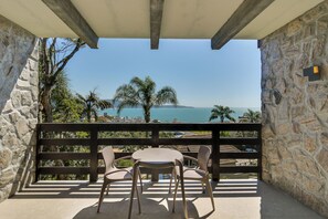 Cabaña, vista al mar | Balcón