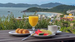 Free daily buffet breakfast - Pousada do Arvoredo (Bombinhas)
