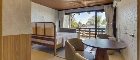 Una habitación moderna con una cama, una mesa redonda y dos sillas.