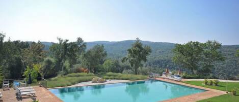 Piscine extérieure (ouverte en saison)