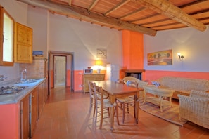 Panoramic Apartment, 2 Bedrooms (Ciliegio 5) | Living area