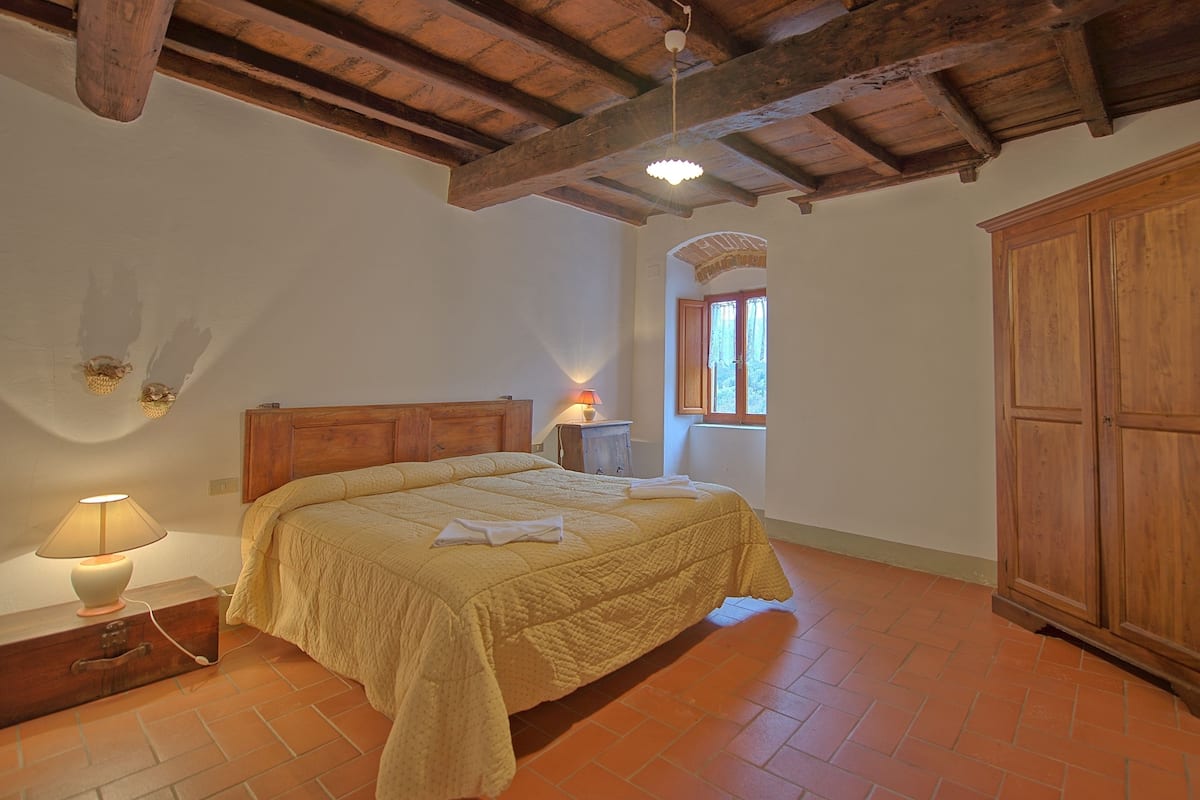 5 habitaciones, cunas gratuitas, wifi gratis y ropa de cama