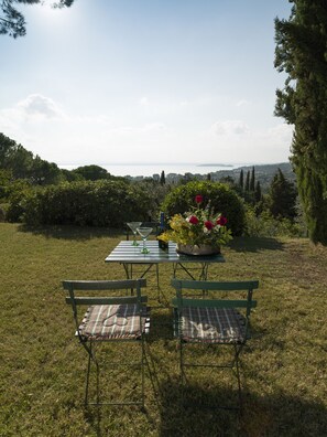 Outdoor dining - Villa Le Murate (Passignano sul Trasimeno)