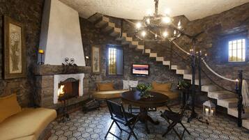 House, 3 Bedrooms, Kitchen (Torre Rivolta) | Living area | TV, fireplace