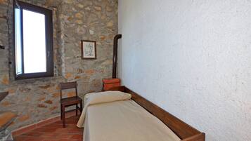 House, 3 Bedrooms, Kitchen (Torre Rivolta) | 3 bedrooms, desk
