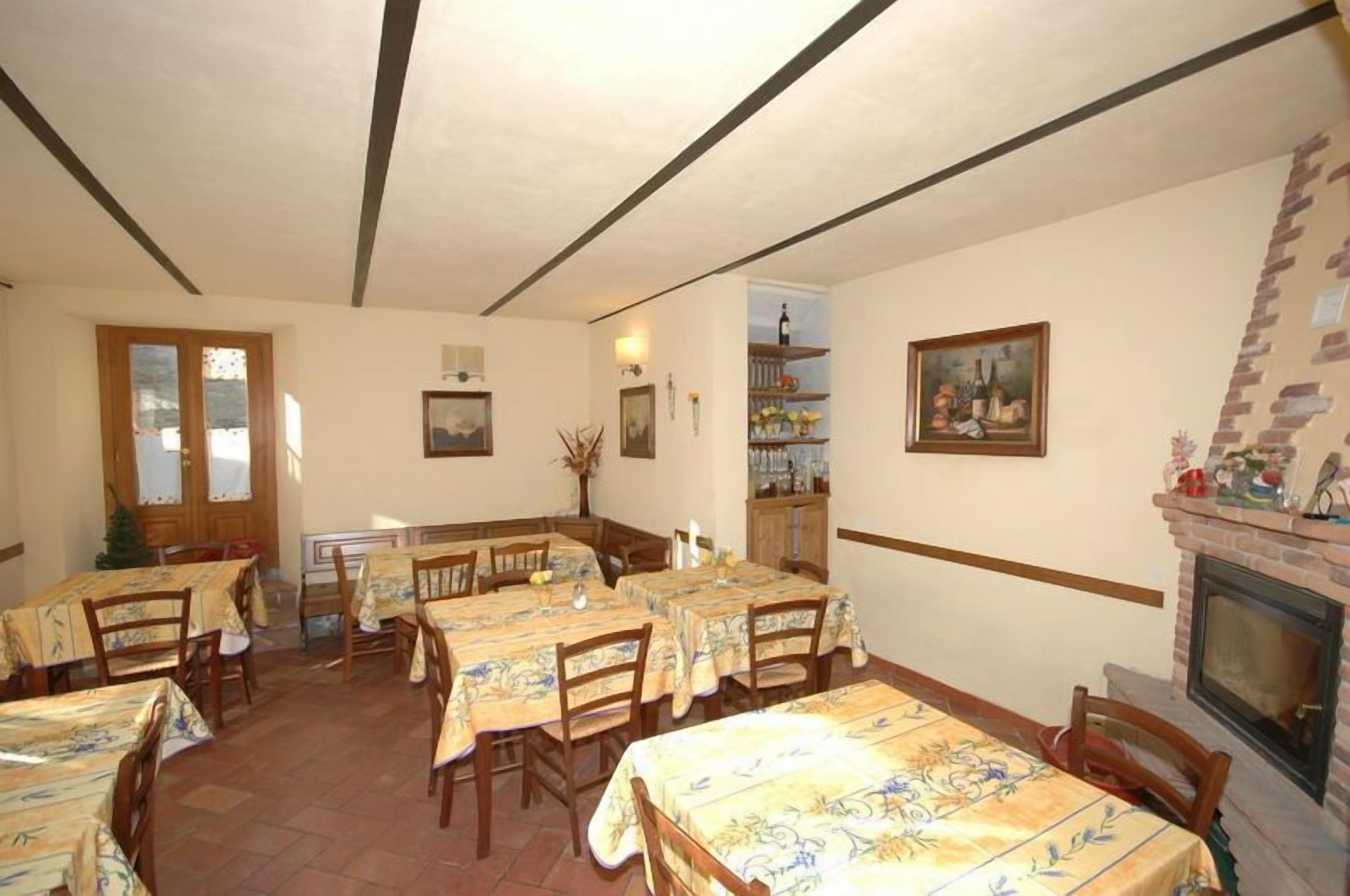 Căn hộ có tầm nhìn toàn cảnh, nhiều phòng ngủ, quang cảnh hồ bơi (Annarita) | Khu vực ăn uống tại phòng