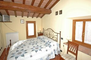Panoramic Apartment, Multiple Bedrooms, Pool View (Annarita) - Annarita (Pratovecchio Stia)