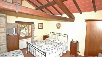 Appartement Panoramique, plusieurs chambres, vue piscine (Annarita) | 8 chambres, bureau, Wi-Fi gratuit