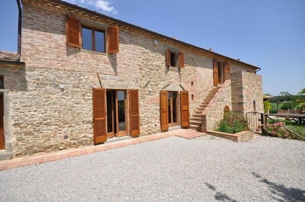 Front of property - Poggio Del Sole (Cortona)