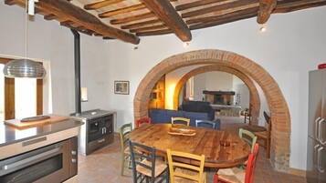 Panoramic Villa, 3 Bedrooms (Poggio Del Sole) | In-room dining
