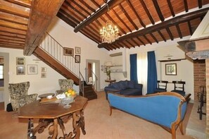 Panoramic Apartment, 3 Bedrooms (Granaio) | Living room - Podere Romina (Cortona)