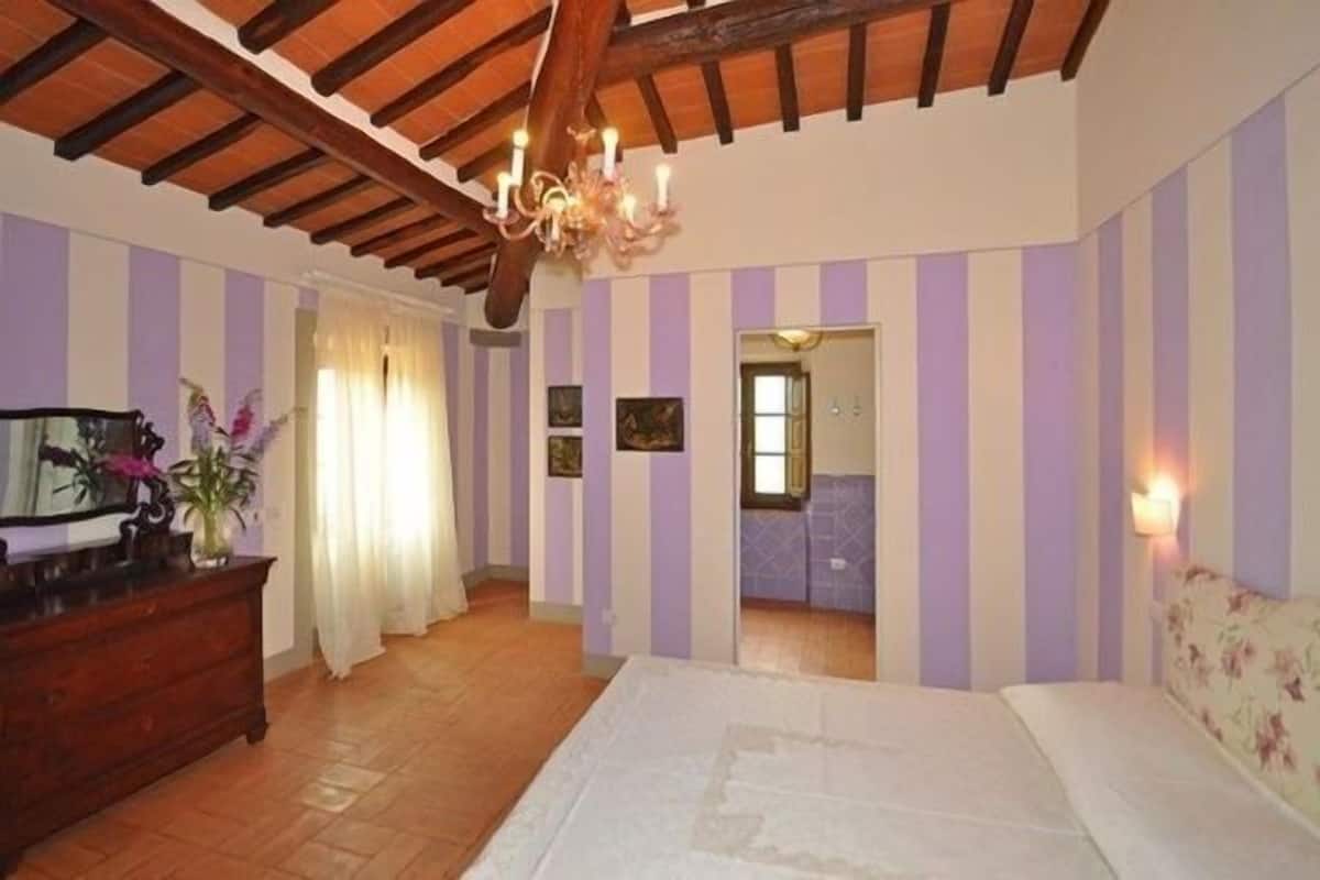 Panoramic Apartment, 3 Bedrooms (Granaio) | 4 bilik tidur, katil bayi/kot (surcaj), Wi-fi percuma