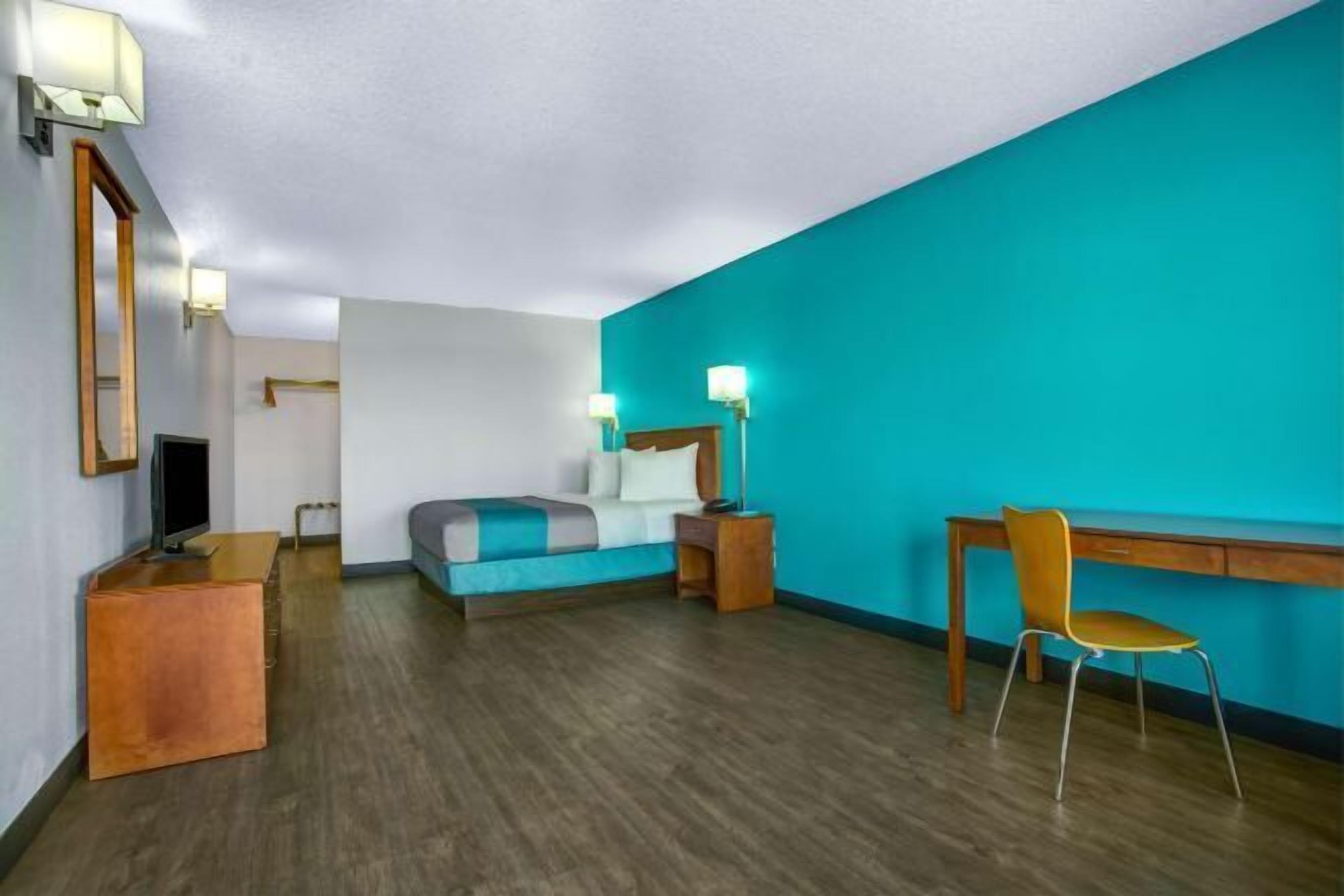 Pillowtop beds, free WiFi, bed sheets