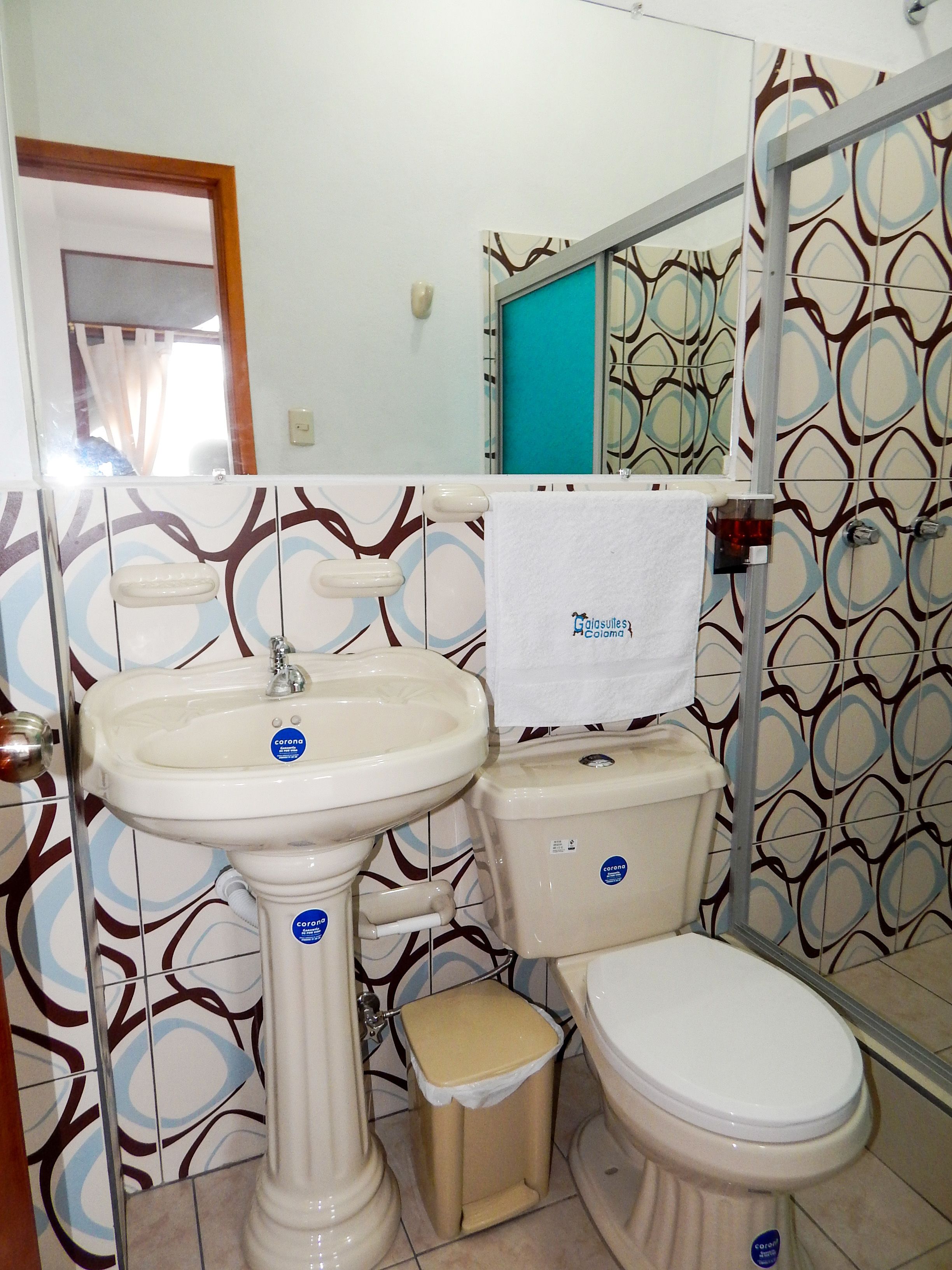 standard triple room | bathroom | shower, designer toiletries, towels