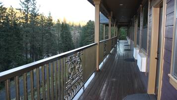 ラグジュアリー ルーム キングベッド 1 台 ジェットバス リバービュー | テラス / パティオ