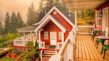 ラグジュアリー コテージ 1 ベッドルーム ジェットバス リバービュー | 1 室のベッドルーム、イタリアのフレッテ製シーツ、アイロン / アイロン台、WiFi (無料)