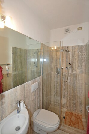 Apartment, 2 Bedrooms | Bathroom shower - Mariasole (Castiglione della Pescaia)