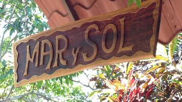 Pintu masuk hartanah