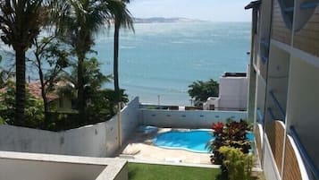 Quarto duplo standard, 1 quarto, banheiro privativo, vista para o mar | Sacada