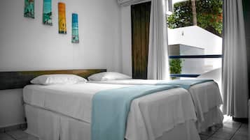 Camera Standard con 2 letti singoli, 1 camera da letto, bagno privato, vista mare | Minibar, una cassaforte in camera, Wi-Fi gratuito, lenzuola