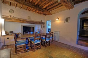 Panoraamahuoneisto, 3 makuuhuonetta (Pozzo Dei Desideri 2) | Ruokailu omassa huoneessa
