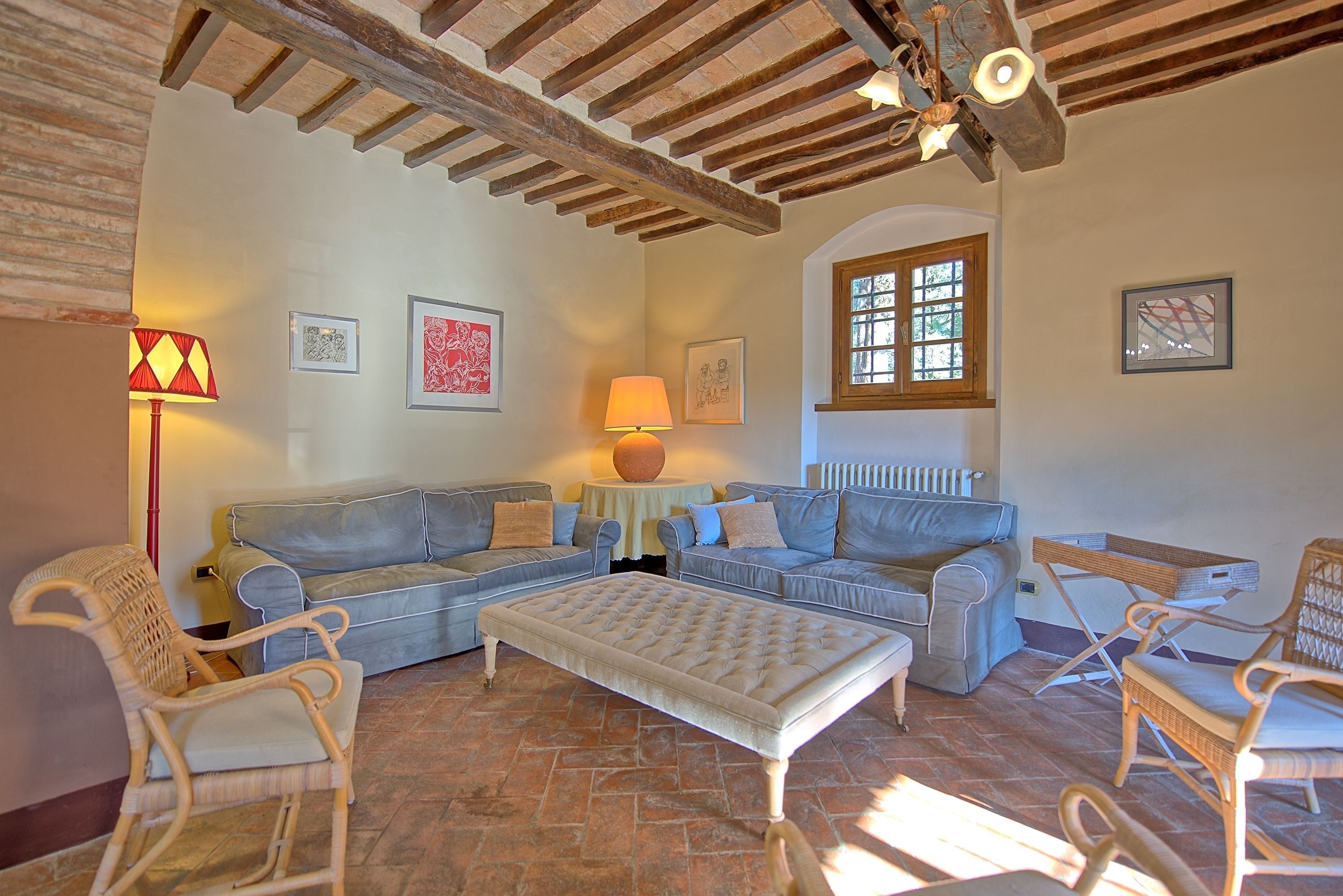 Villa | Wohnzimmer | Flachbildfernseher, Tischtennisplatte