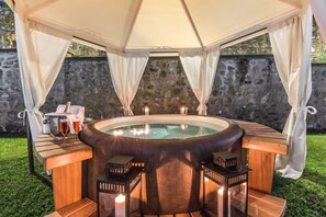 Outdoor spa tub - Palazzo Rosadi (Monterchi)