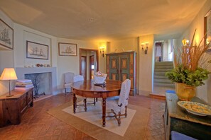 Panoramic Villa, 6 Bedrooms (Presidio) | Living room