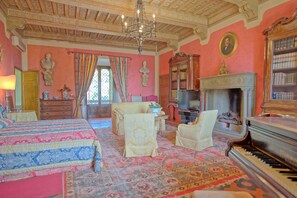 11 habitaciones, escritorio, wifi gratis y ropa de cama 